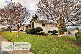 3112 Riesling Path in Redding, CA - Building Photo - Building Photo