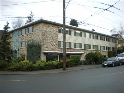 Boston Manor Apartments in Seattle, WA - Building Photo