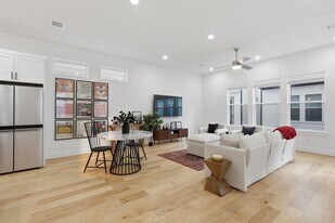 714 W Donovan St in Houston, TX - Building Photo
