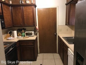 9807 Memphis Ave in Lubbock, TX - Foto de edificio - Building Photo