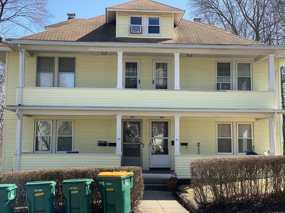 21 Savin Ave-Unit -1st Floor in Norwood, MA - Building Photo