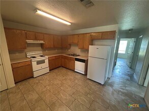 204 Castellon Ct in Killeen, TX - Foto de edificio - Building Photo