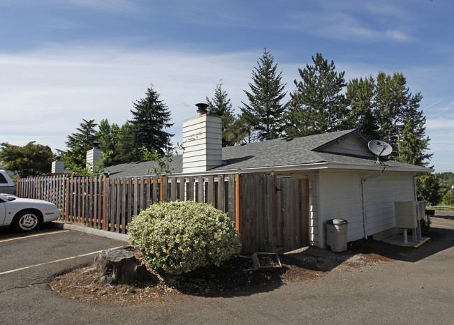 Lake Road Square in Milwaukie, OR - Foto de edificio - Building Photo