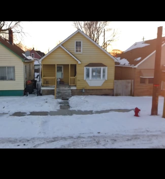 property at 16 E Charlotte Ave