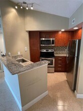 595 Vista Isles Dr in Plantation, FL - Building Photo - Building Photo