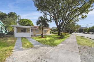 1420 Miami Rd in Fort Lauderdale, FL - Building Photo - Building Photo