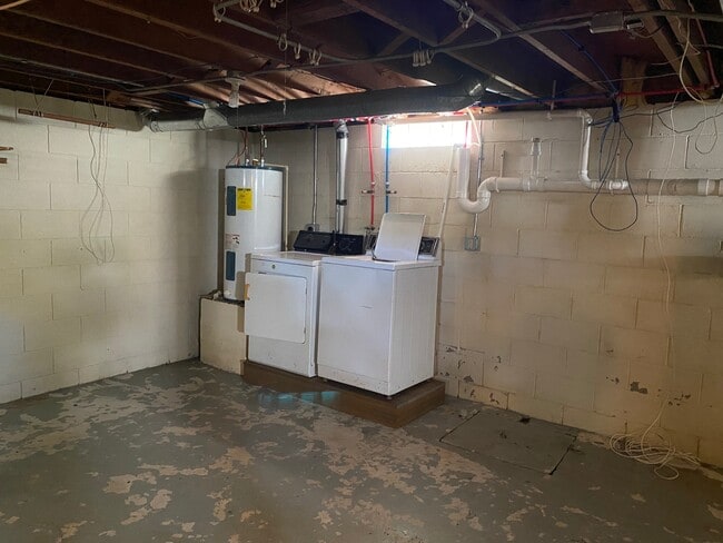 property at 3148 Edgewater Dr