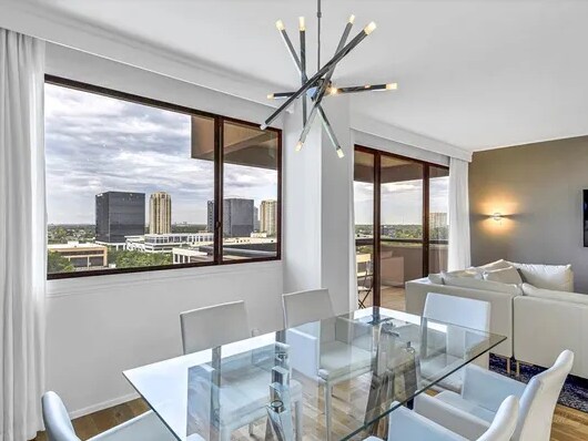 49 Briar Hollow Ln in Houston, TX - Building Photo