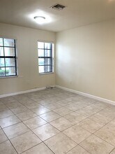 585 SE 32nd Terrace in Homestead, FL - Building Photo - Building Photo
