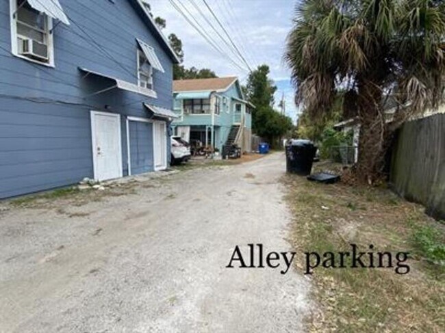 1131 Queen St N in St. Petersburg, FL - Building Photo - Building Photo