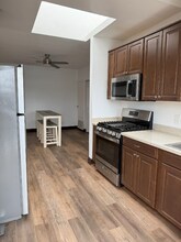 302 1/2 Marine Ave in Newport Beach, CA - Building Photo - Building Photo