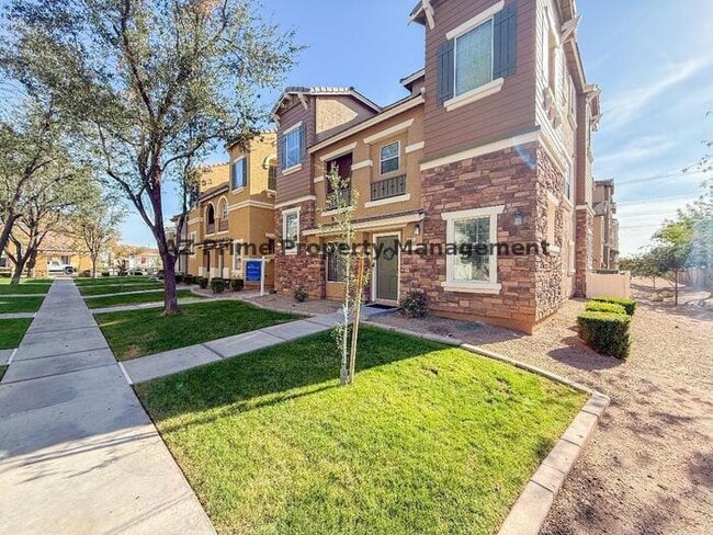 property at 164 W Commerce Ct