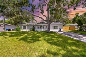 2221 Calexico Way S in St. Petersburg, FL - Building Photo - Building Photo