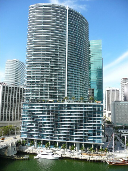 200 Biscayne Blvd in Miami, FL - Building Photo