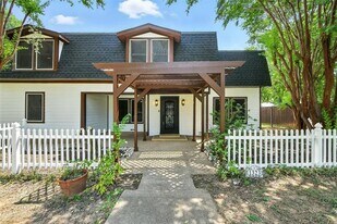 1323 Dublin St in Grapevine, TX - Building Photo
