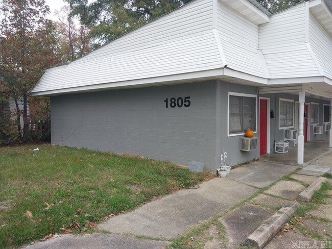 property at 1805 S Beech St
