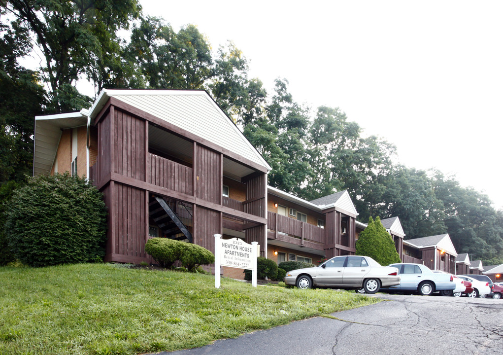 Newton House Apartments in Akron, OH - Building Photo