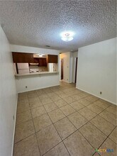 209 Versailles St in Victoria, TX - Building Photo - Building Photo