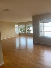 7117 Beach Dr SW in Seattle, WA - Building Photo - Building Photo
