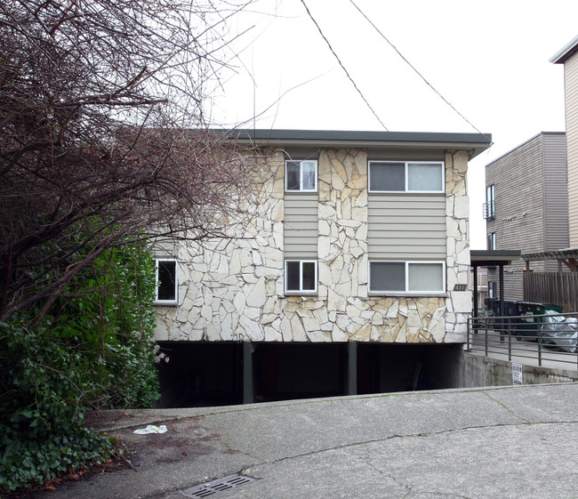 Lee Street Apartments in Seattle, WA - Building Photo - Building Photo