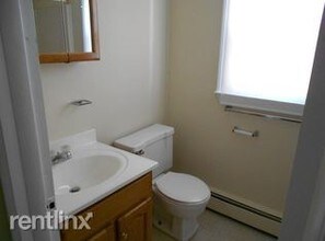 7 Beacon St-Unit -Apt 6 in Leominster, MA - Building Photo - Building Photo