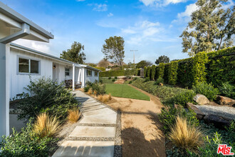 5761 Calpine Dr in Malibu, CA - Building Photo - Building Photo