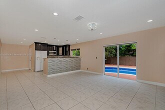 401 SW 76th Terrace in North Lauderdale, FL - Building Photo - Building Photo