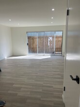 125 Melody Ln, Unit B in Costa Mesa, CA - Building Photo - Building Photo