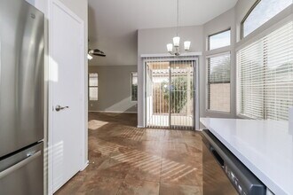 12913 W Sheridan St in Avondale, AZ - Foto de edificio - Building Photo