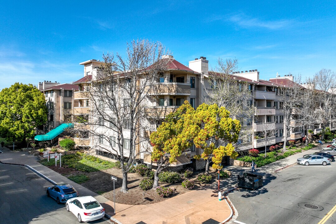 Pacific Plaza in San Leandro, CA - Foto de edificio