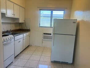 525 NE 150th St, Unit 2 in Miami, FL - Building Photo - Building Photo