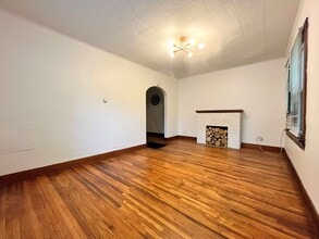209 W 8th Ave in Hutchinson, KS - Building Photo - Building Photo