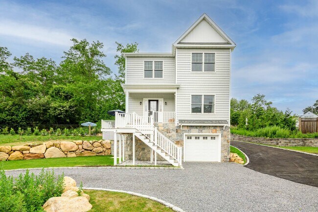 15 S Beach Rd in Southampton, NY - Building Photo - Building Photo
