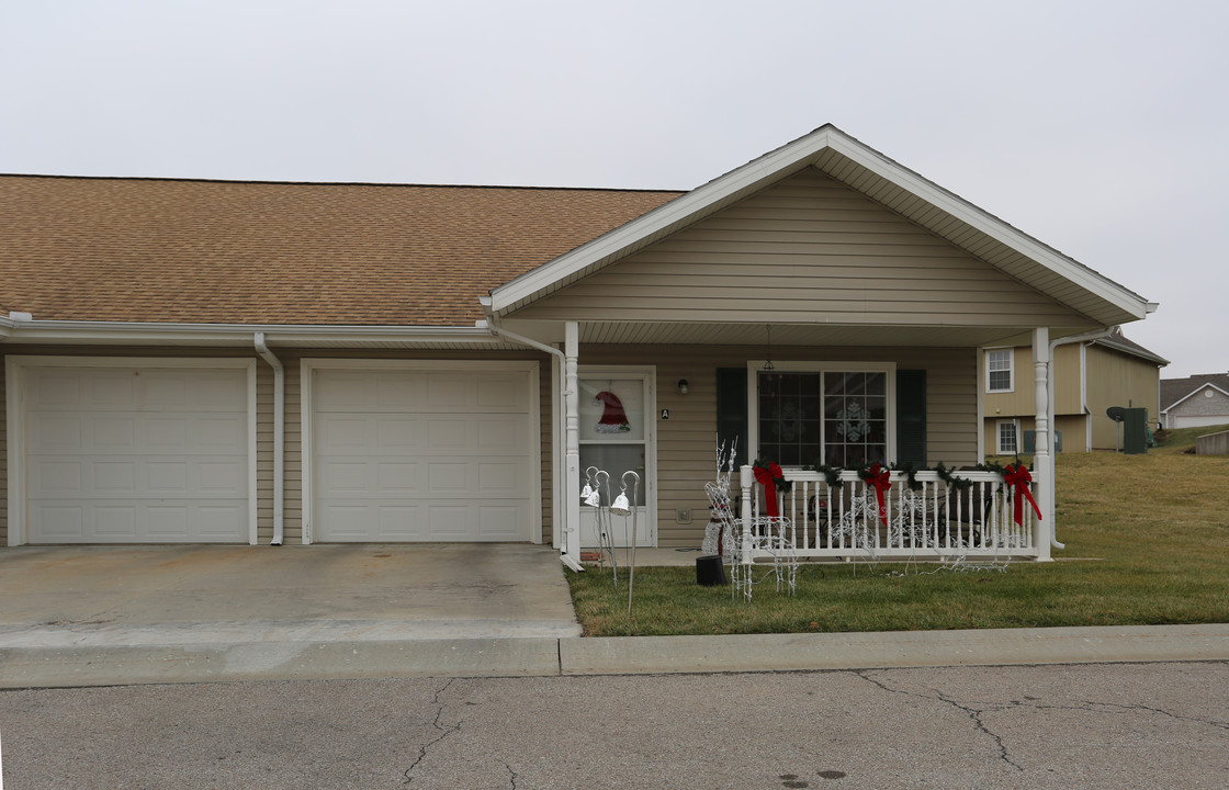 Sundance Apartments in Tonganoxie, KS - Building Photo