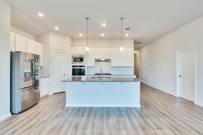 7201 Jument Dr in Briarcliff, TX - Building Photo - Building Photo
