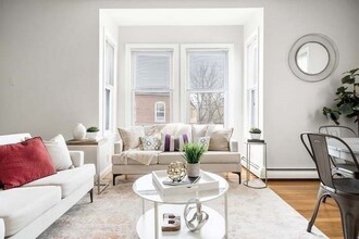 19 Chestnut St, Unit 2 in Boston, MA - Building Photo - Building Photo