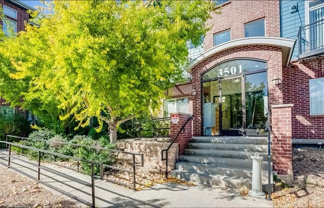 3501 E 103rd Cir in Thornton, CO - Foto de edificio - Building Photo