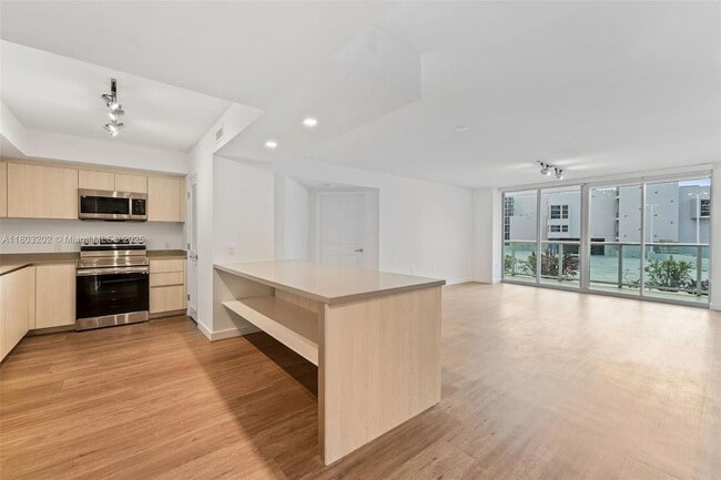 1500 Bay Rd, Unit M-1226 in Miami Beach, FL - Building Photo - Building Photo