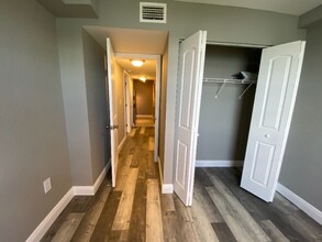 2831 N Oakland Forest Dr in Oakland Park, FL - Building Photo - Building Photo
