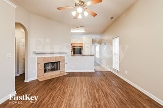 5599 Queens Ring Cove in Memphis, TN - Foto de edificio - Building Photo