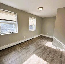 43 N Clinton St in Poughkeepsie, NY - Building Photo - Building Photo