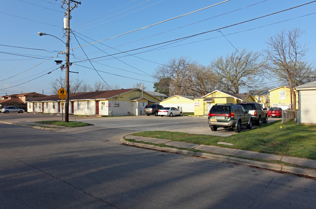 Falcon Apartments in Irving, TX - Building Photo