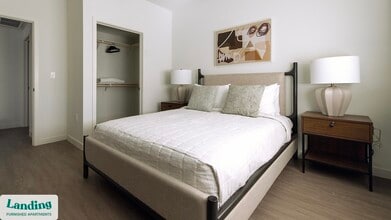 9235 W Russell Rd, Unit 214 in Las Vegas, NV - Foto de edificio - Building Photo