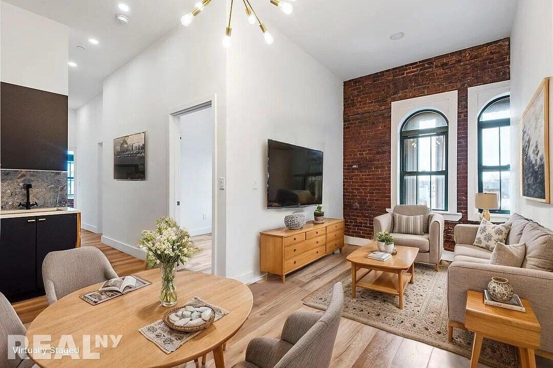 16 Howard Ave in Brooklyn, NY - Building Photo