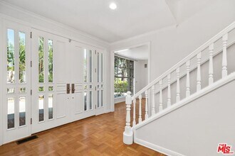517 Elm Dr in Beverly Hills, CA - Building Photo - Building Photo