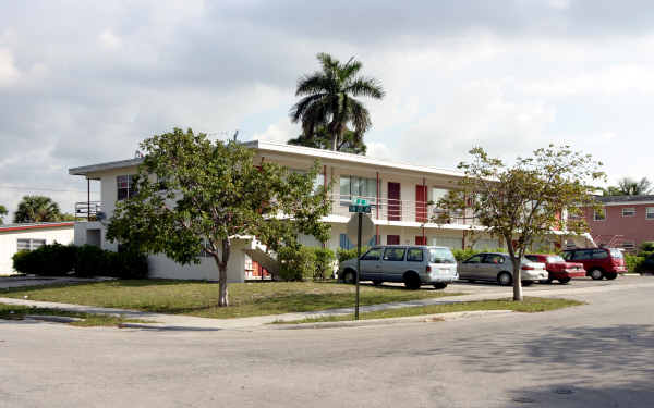 Riverland Court Apartments in Fort Lauderdale, FL - Building Photo - Building Photo