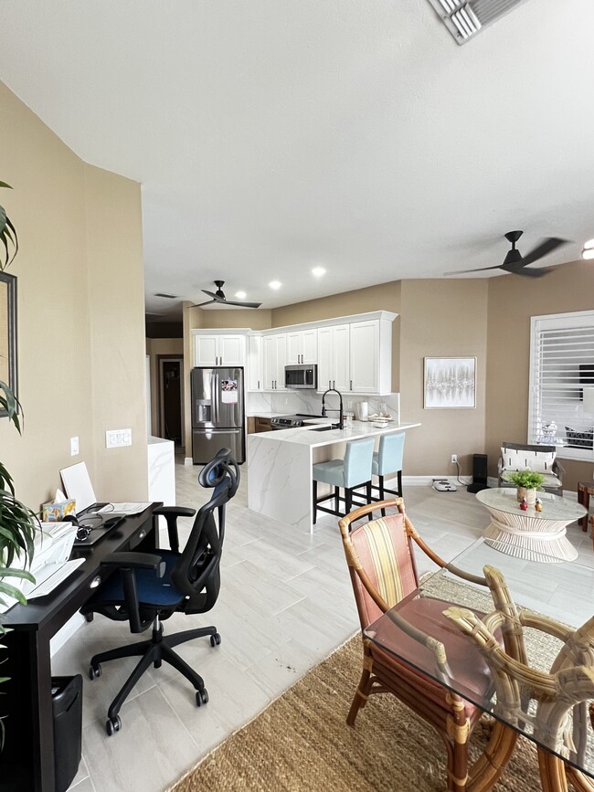 9420 Old Hickory Cir in Ft. Myers, FL - Building Photo - Building Photo