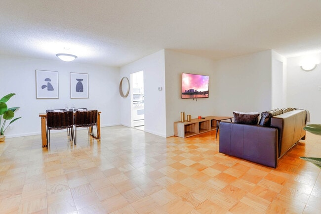 320 23rd St S in Arlington, VA - Foto de edificio - Building Photo