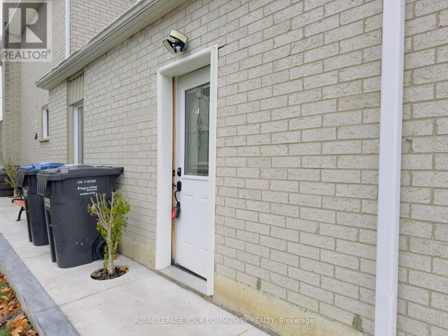 24 Nasmith St in Brampton, ON - Building Photo - Building Photo