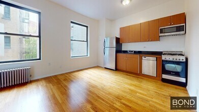 201-205-205 W 11th St in New York, NY - Building Photo - Building Photo